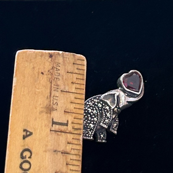 Vintage Sterling Silver Garnet & Marcasites Elephant Brooch - Picture 7 of 7